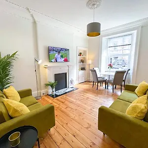 Desirable 2 Bed Near Castle Apartamento